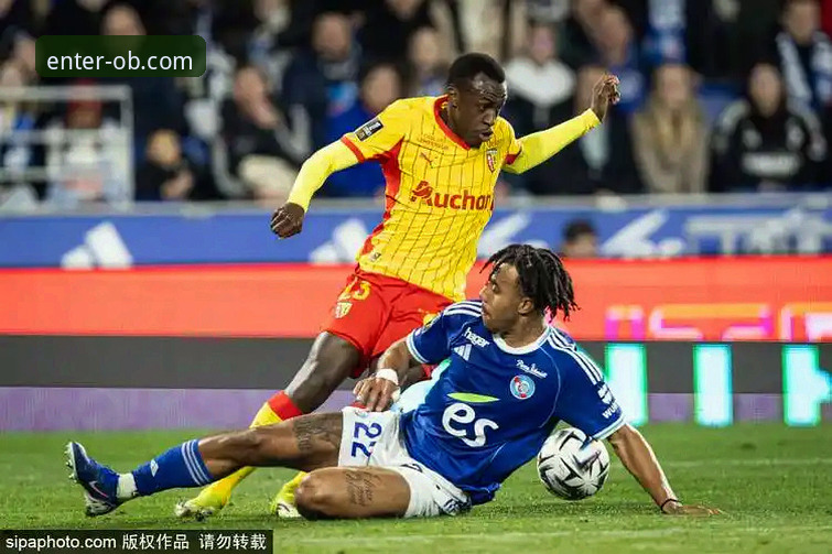 欧博官网最新网址 卫冕冠军的战术缺口与球迷的观赛选择:帕尼切利伤退事件的双重视角